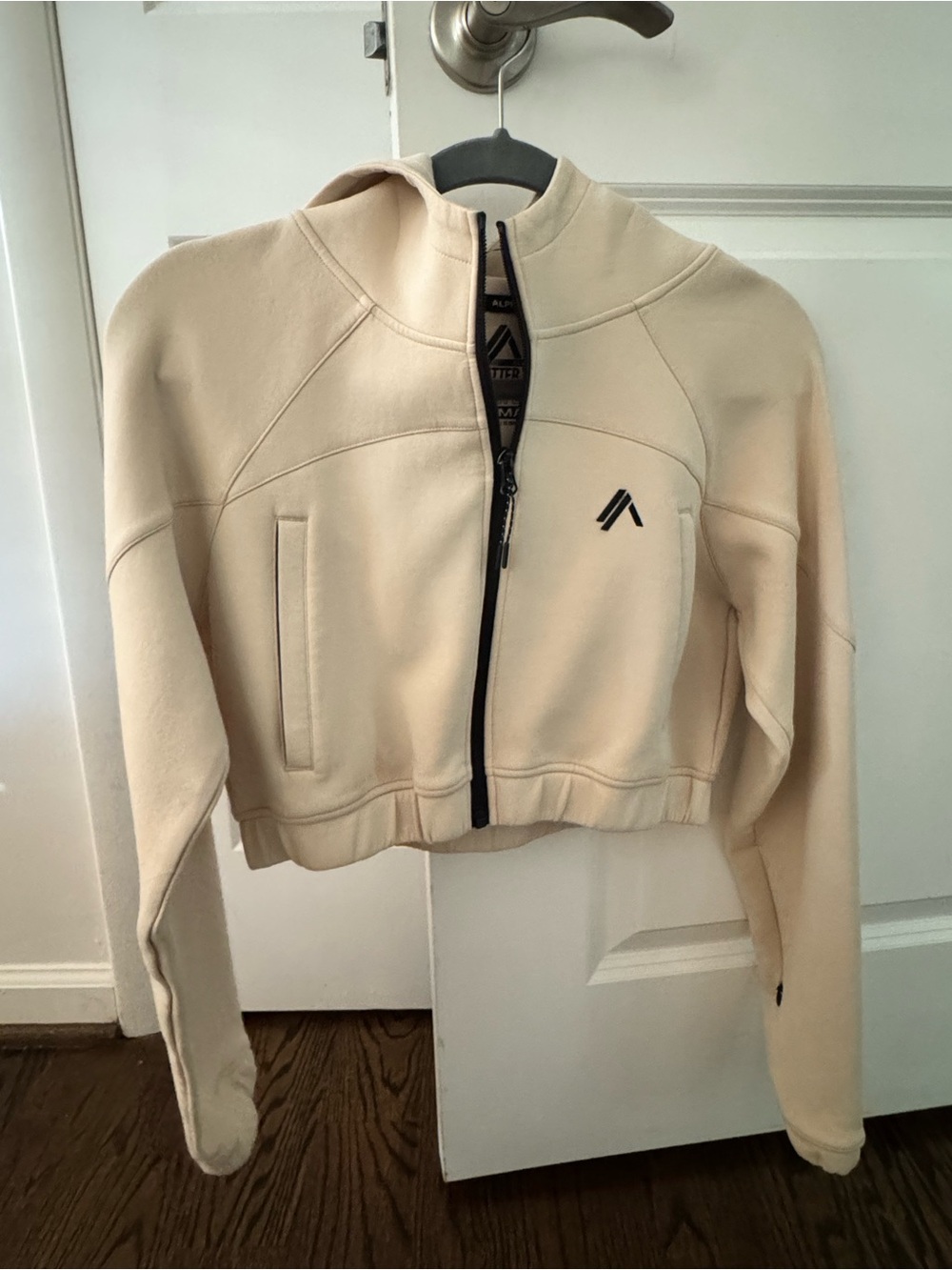 Alphalete women’s Performance Jacket - Cream size small
